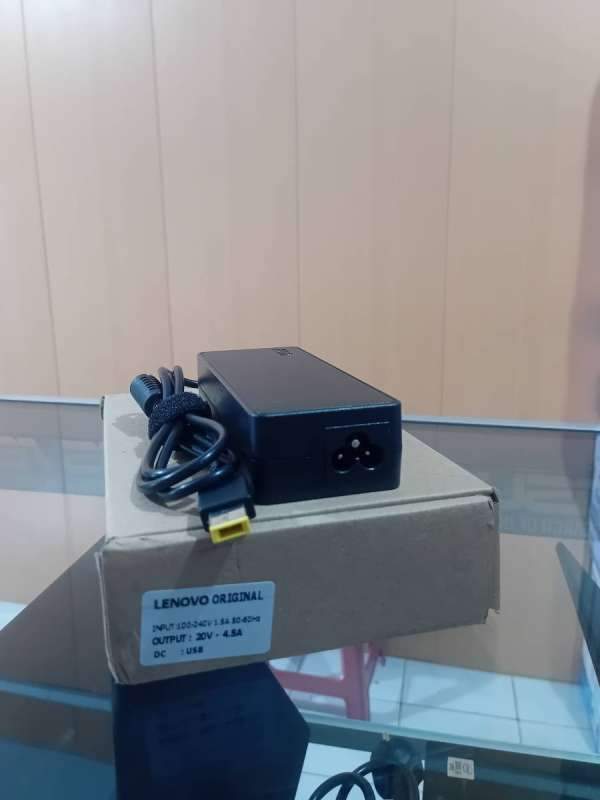 Charger Lenovo 4.5A /90W ( c.kotak)